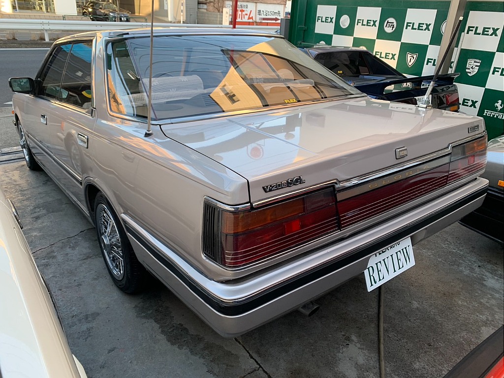 日産 グロリア４ドアHT(4枚目)