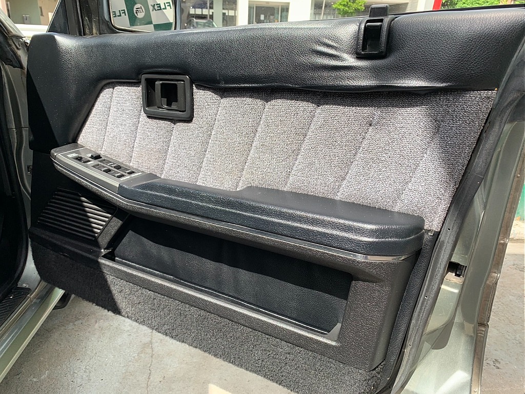 日産 スカイライン4ドアHT(40枚目)