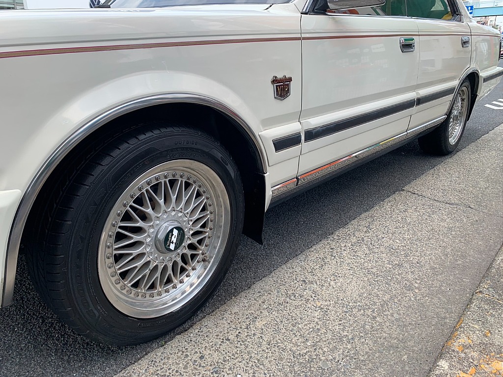 日産 グロリア４ドアHT(13枚目)