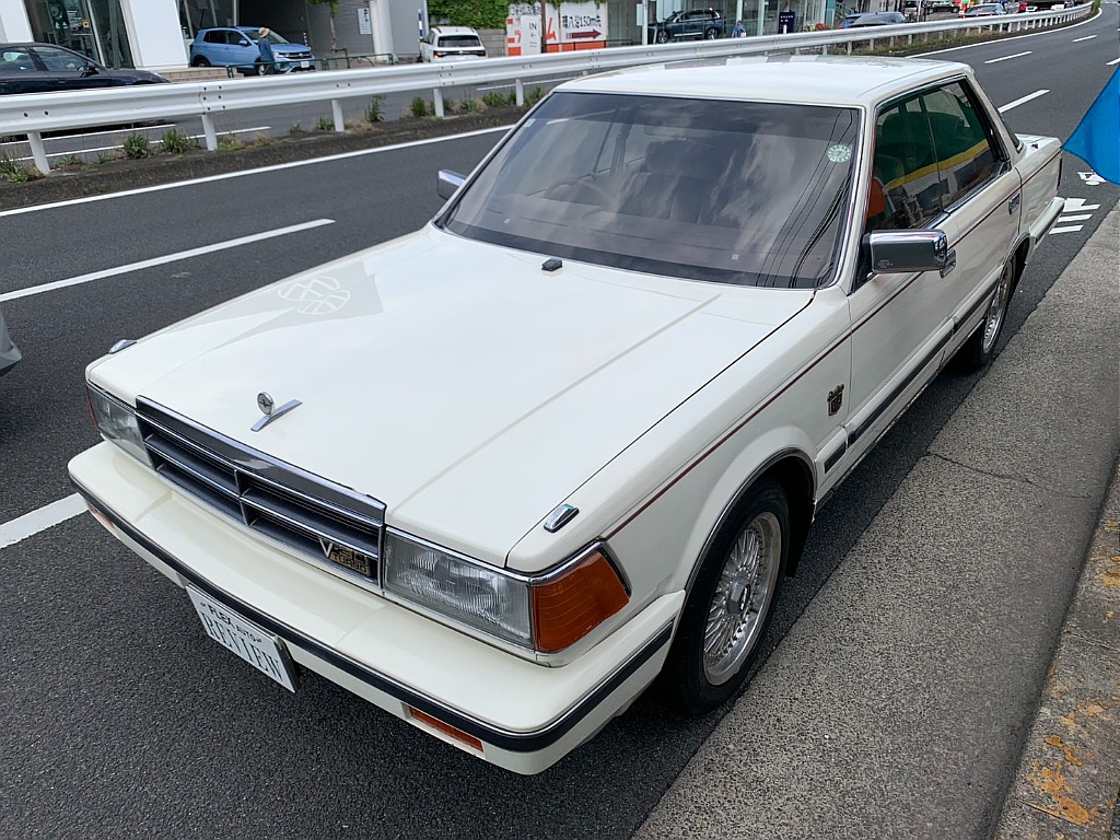 日産 グロリア４ドアHT(14枚目)