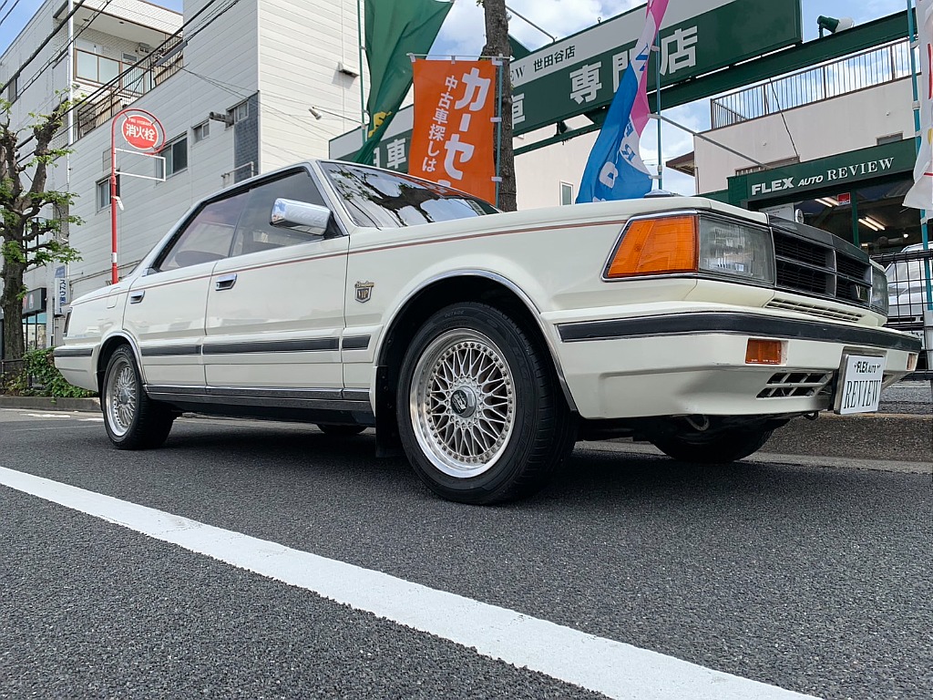 日産 グロリア４ドアHT(4枚目)