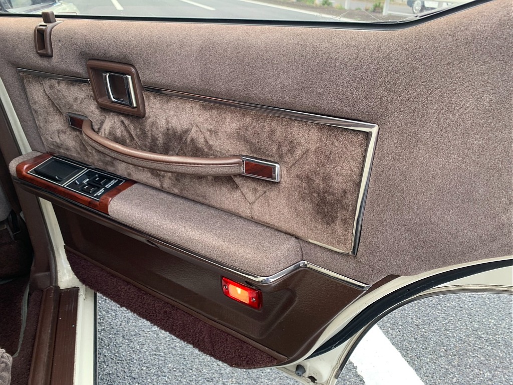 日産 グロリア４ドアHT(49枚目)