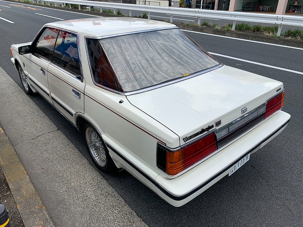 日産 グロリア４ドアHT(10枚目)