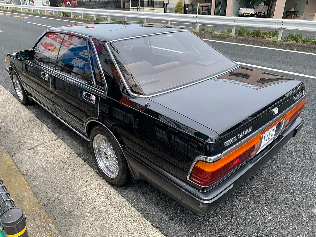 日産 グロリア４ドアHT(11枚目)