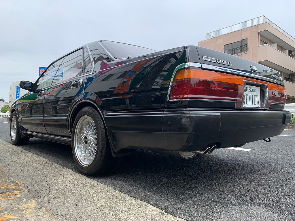 日産 グロリア４ドアHT(12枚目)