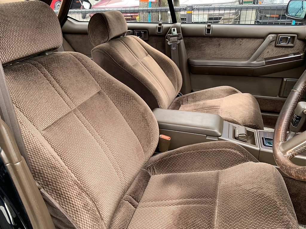 日産 グロリア４ドアHT(35枚目)