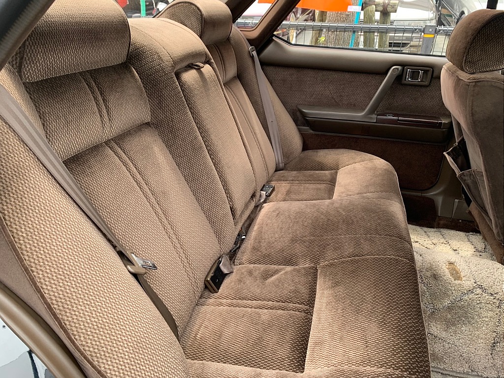 日産 グロリア４ドアHT(38枚目)