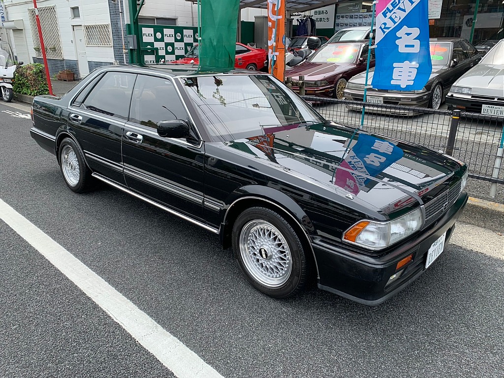 日産 グロリア４ドアHT(1枚目)