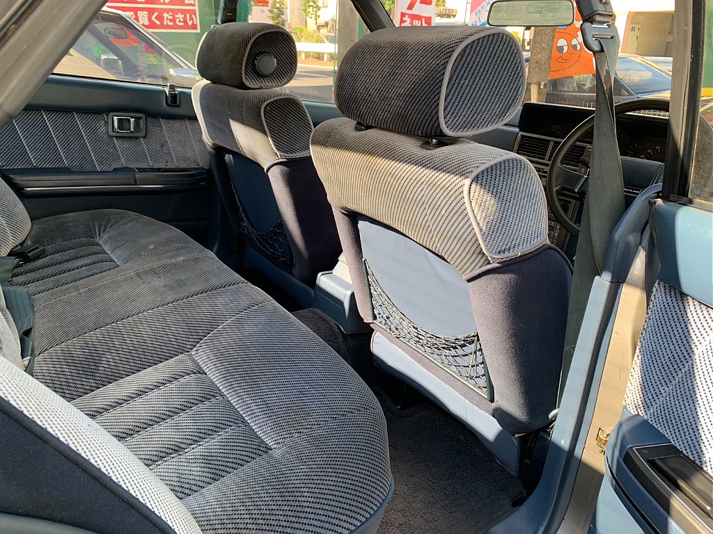 日産 スカイライン４ドアHT(34枚目)