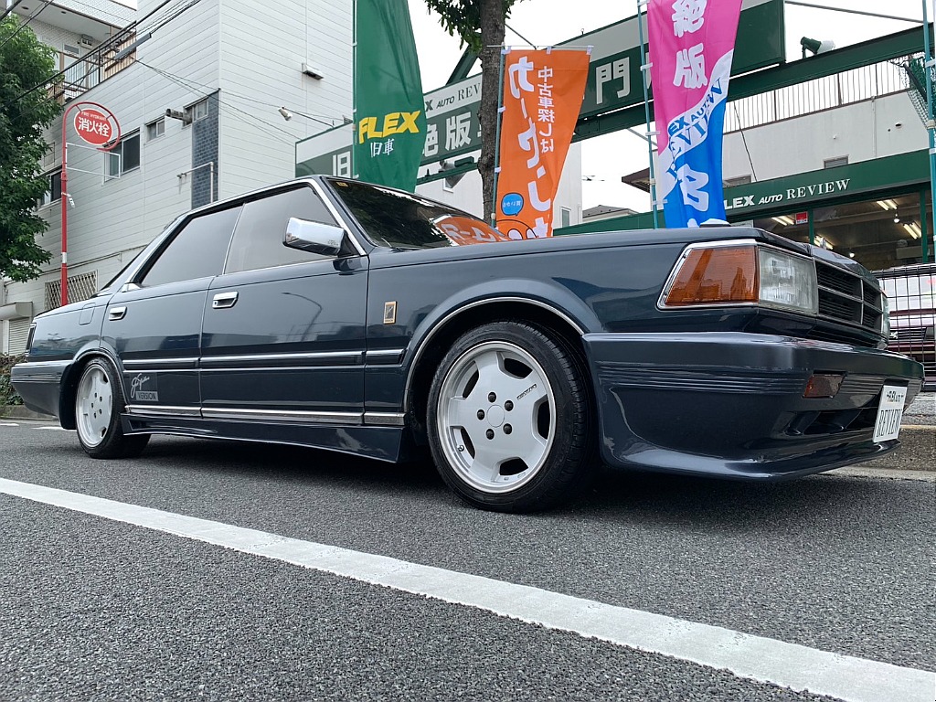 日産 グロリア４ドアHT(4枚目)
