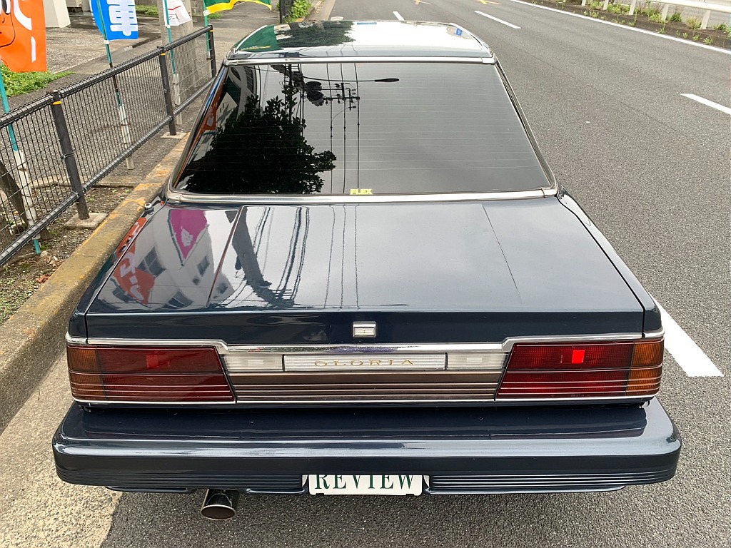 日産 グロリア４ドアHT(9枚目)