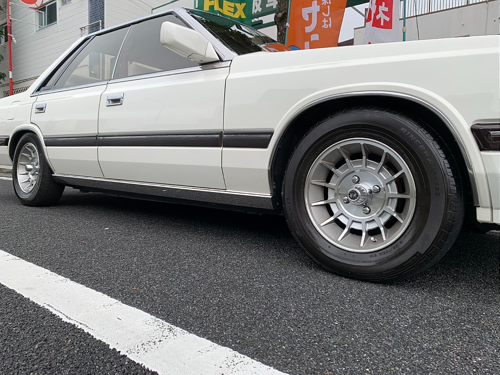 日産 ローレル4ドアHT(5枚目)