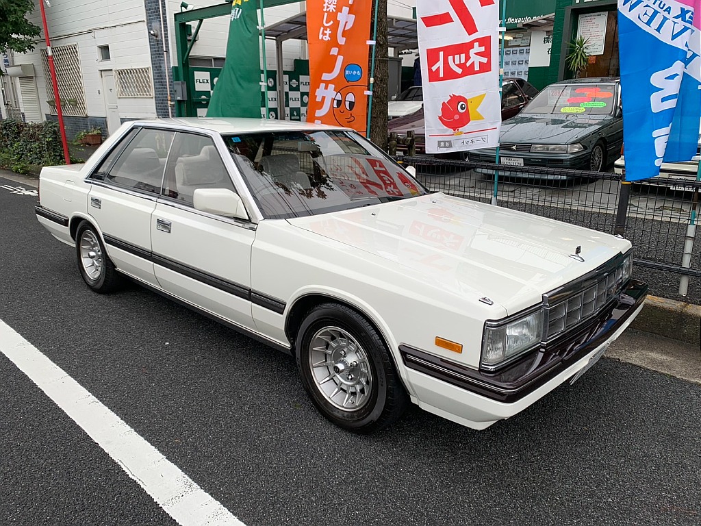 日産 ローレル4ドアHT(1枚目)