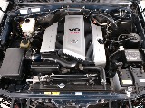 キレイに保たれているエンジンルーム！Ｖ８・４７００ｃｃの２ＵＺエンジンは、静寂性とパワーを兼ね揃えております！