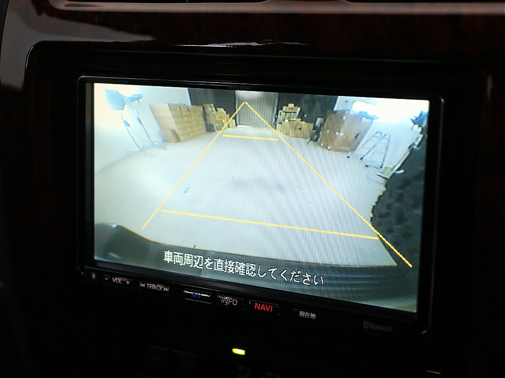 バックカメラ付きで車庫入れも安心！