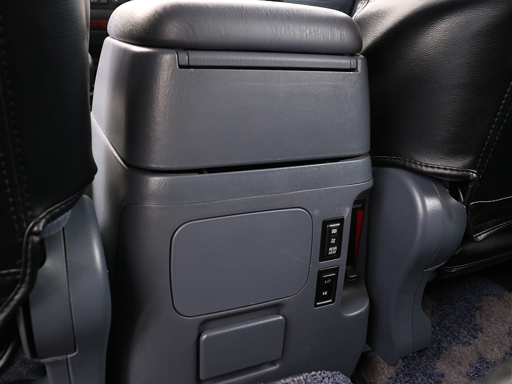 後部エアコン操作部！