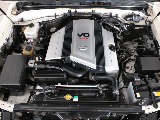 キレイに保たれているエンジンルーム！Ｖ８・４７００ｃｃの２ＵＺエンジンは、静寂性とパワーを兼ね揃えております！