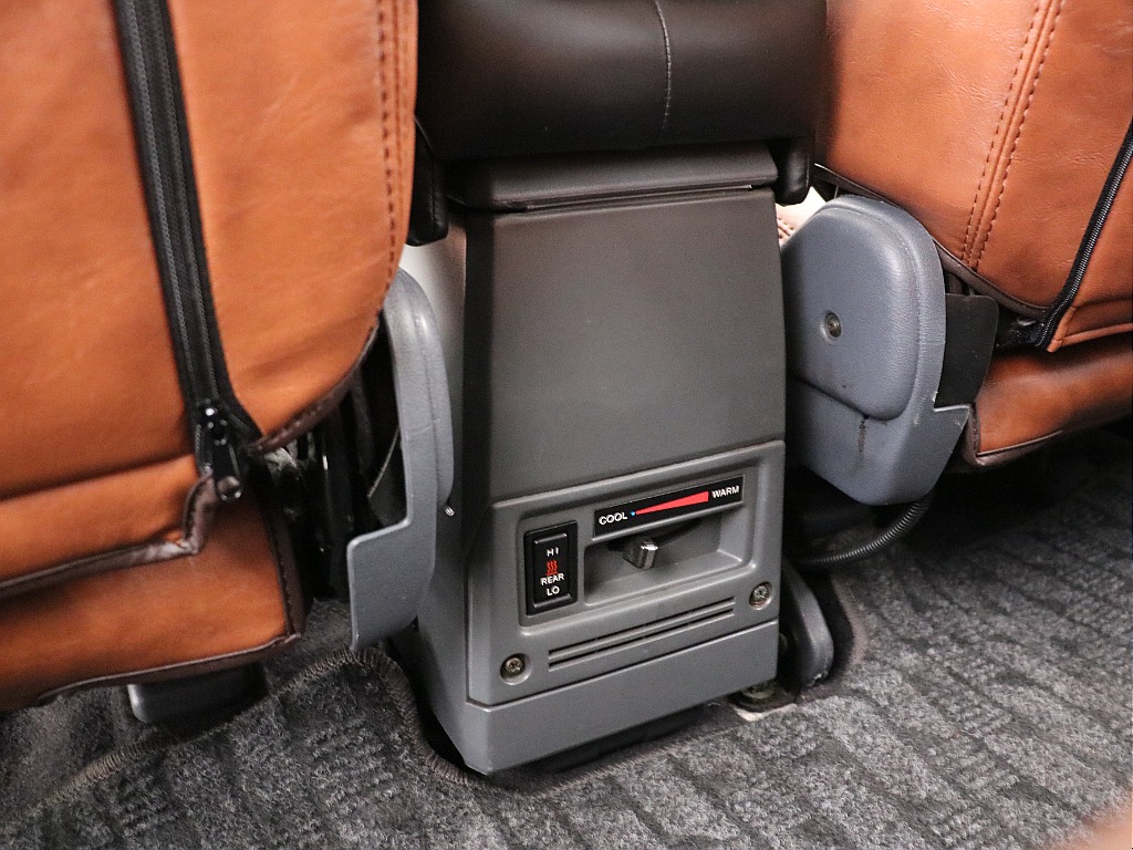 セカンドシート用エアコン操作部！