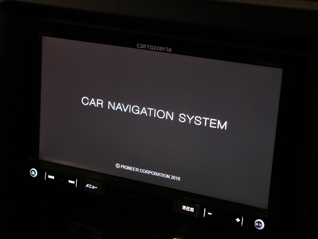ナビは人気のカロッツェリア製が装着済み。