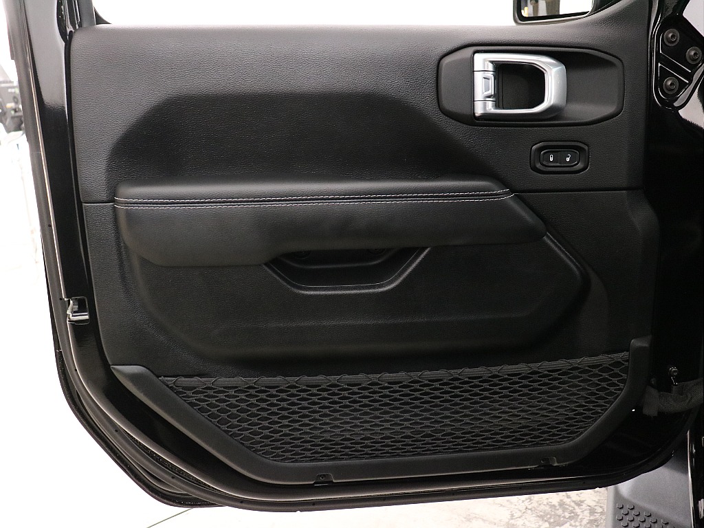 助手席ドアトリム！
