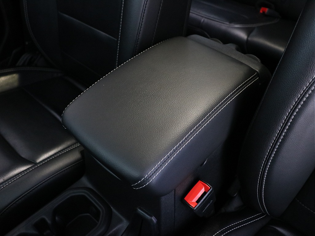 センターアームレスト！