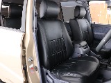運転席はブラックシートカバー装着済み♪