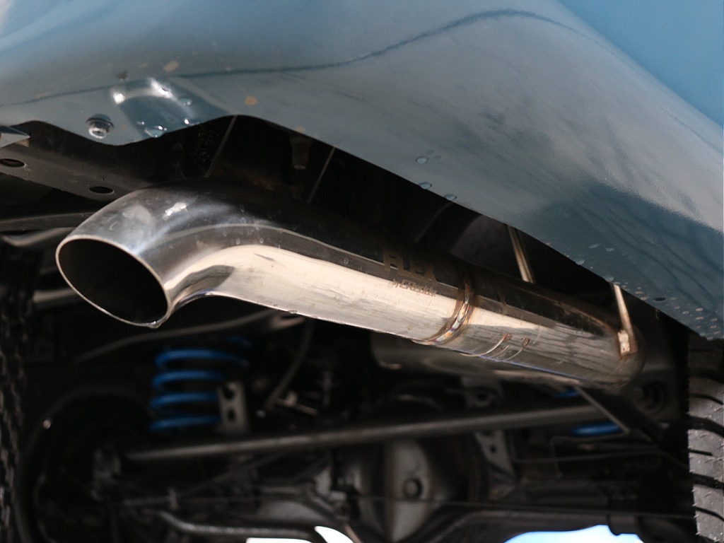 新品オリジナルセンターリアマフラー装備済みです！よく腐食するパーツをすでに新品交換済みです！