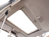 サンルーフ装備済みのお車です！このお車でお休みの日にドライブいかがでしょうか？