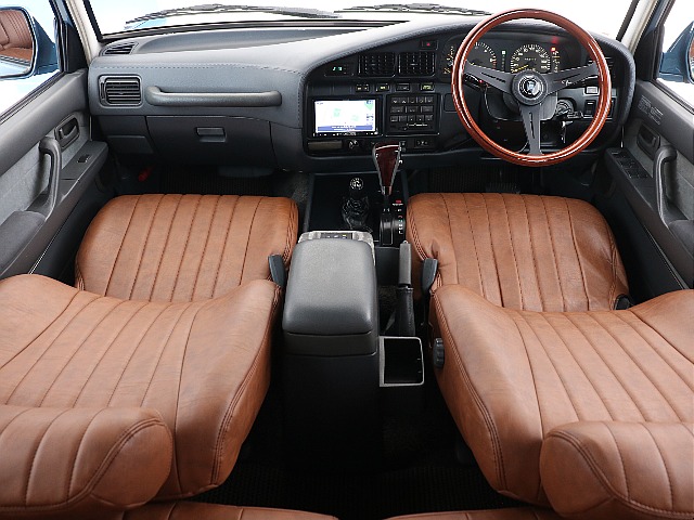 中期型コックピットいかがでしょうか？内装もブラウンで統一感出してます！