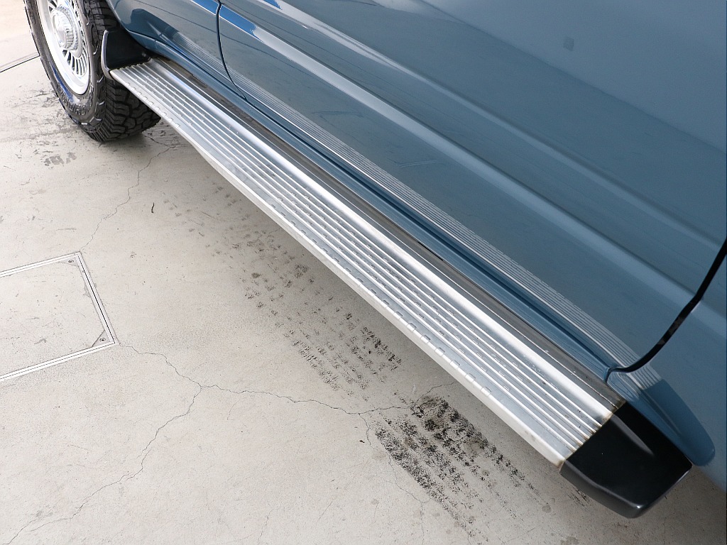 サイドステップ付きで乗り降り楽々！