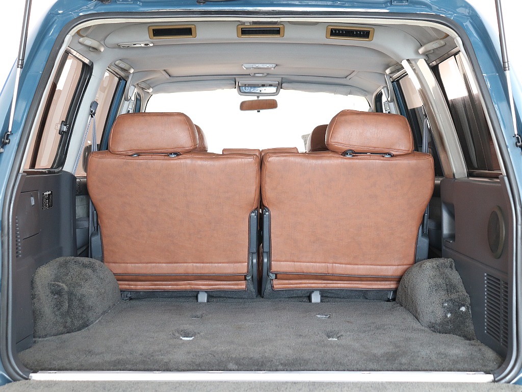 1ナンバー登録車ですので、3列目シートは外しております！ラゲッジスペースにぜひアウトドア用品を♪