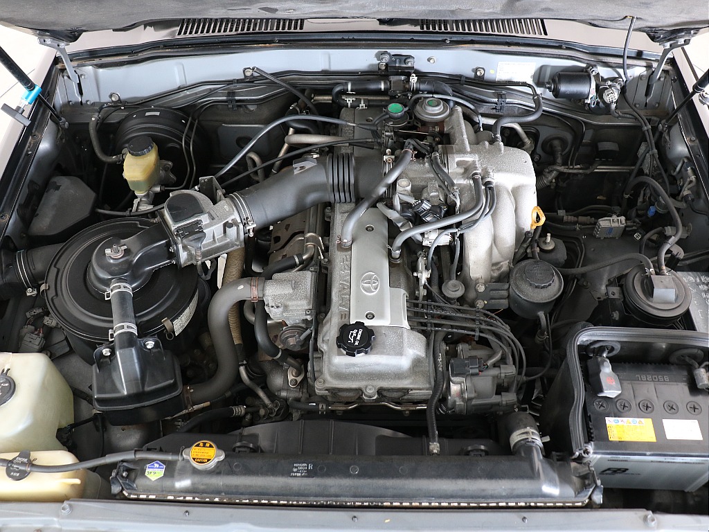 直６・４５００ｃｃの１ＦＺエンジン！耐久性とレスポンスの良さが特徴です！