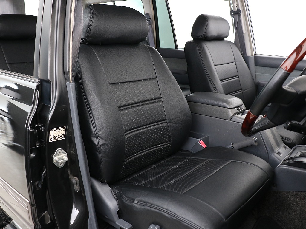 新品取付のブラックレザー調シートカバー！クールな印象に！