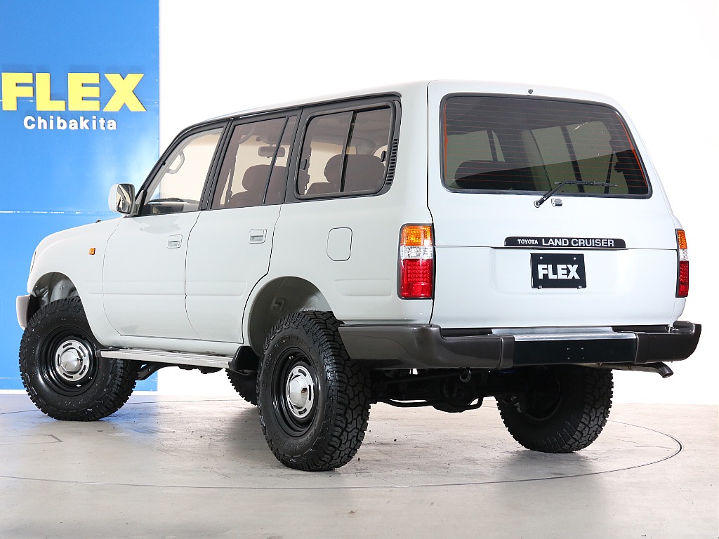 リアガーニッシュ、3色LEDテールレンズで小さなところからオシャレに仕上げました！