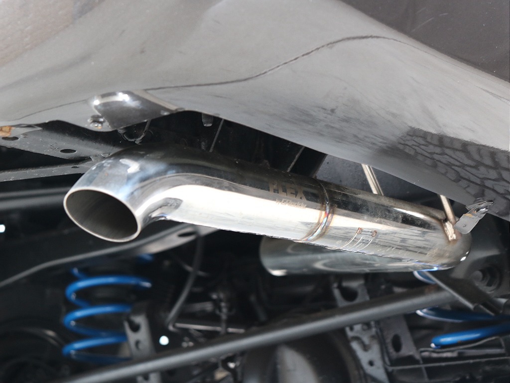 オリジナルダウンテールマフラーをインストールし排気音もGood！