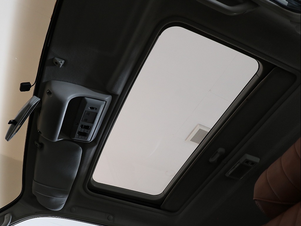 標準装備のサンルーフ！開放感があり、ドライブがより一層お楽しみ頂けます♪