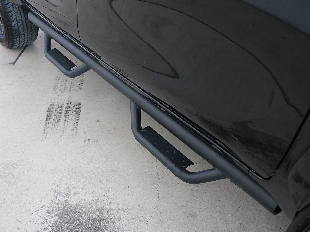 サイドステップ付きで乗り降り楽々！