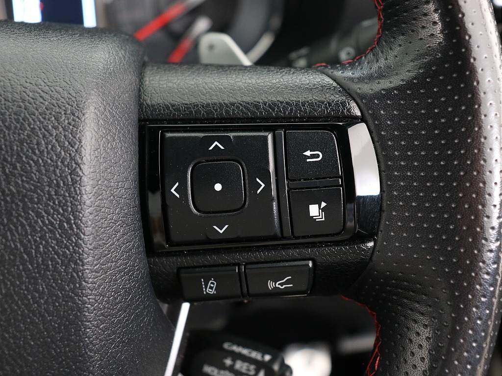 ステアリングスイッチ右！