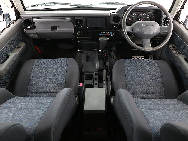 コンディション良好な車内！