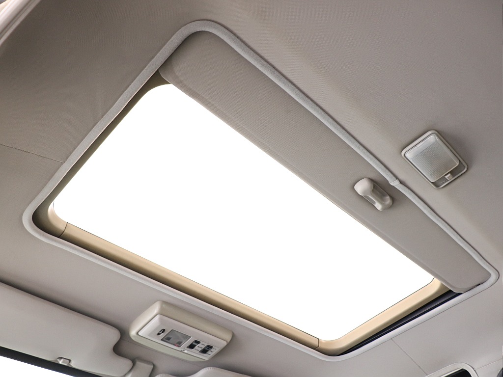 人気オプションサンルーフ付き！