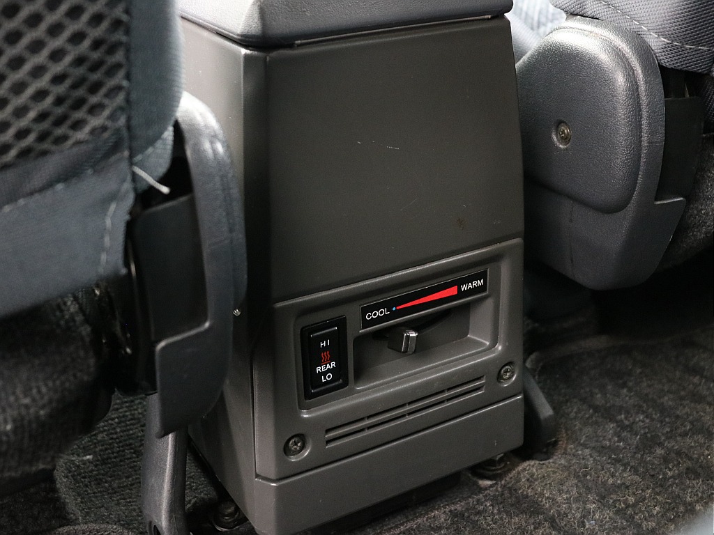 後部エアコン操作部！
