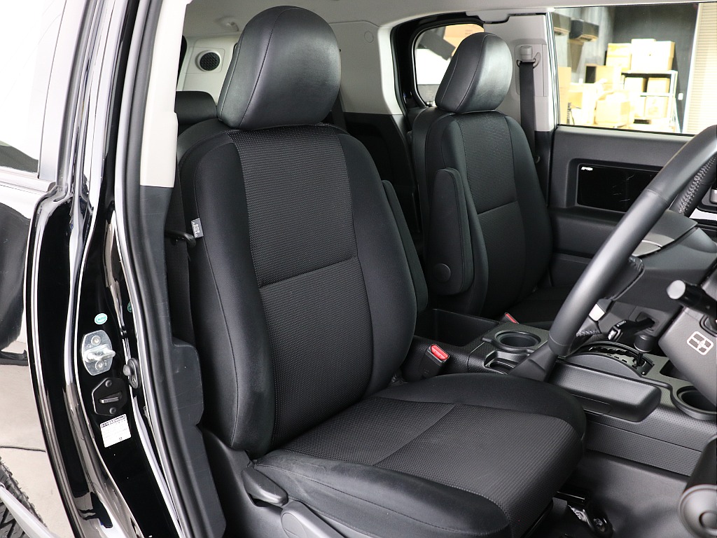 運転席シートも綺麗に保たれている印象です！