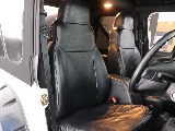 運転席にはブラックレザーシートカバー装着済み！