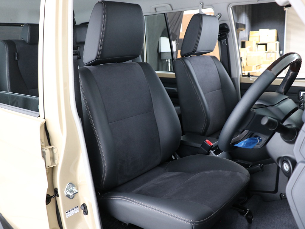 使用感の無い運転席シート！
