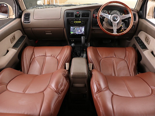 人気の茶内装！キレイな状態を維持しております！