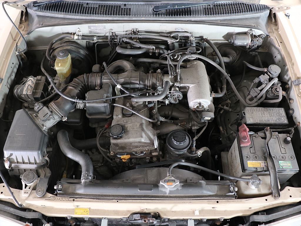 ２７００ｃｃの３ＲＺエンジン！耐久性に定評がございます！