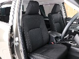 ゆったりとしたソファーのようなシートで長距離運転も快適！