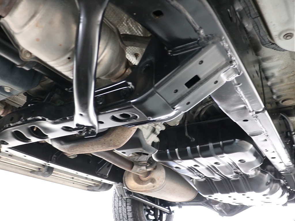 下廻りもご覧の通り！堅牢なラダーフレームも健在です！