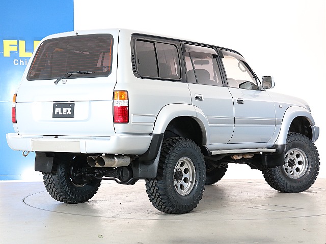 2本だしマフラーで重低音強化で迫力満載です！パワーレスポンスの向上も期待できます！