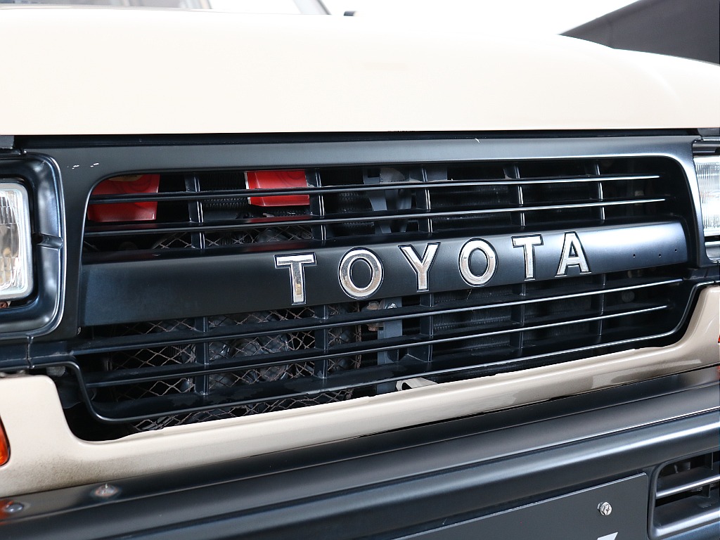 横文字TOYOTAグリル！